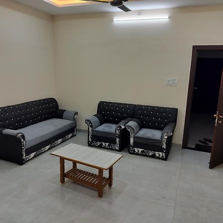 Shiv Shakti Homestay Удджайн Экстерьер фото